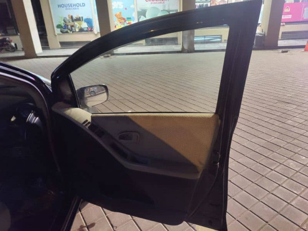 toyota-vitz-20062008-big-2