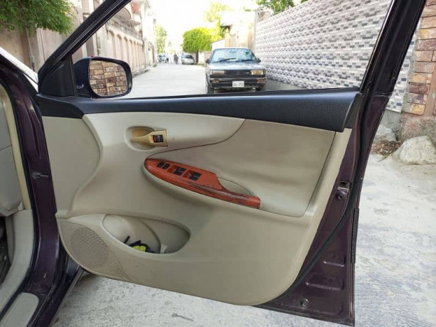 toyota-corolla-gli-2012-big-8