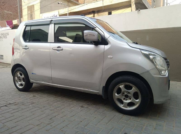 suzuki-wagon-r-2014-big-0