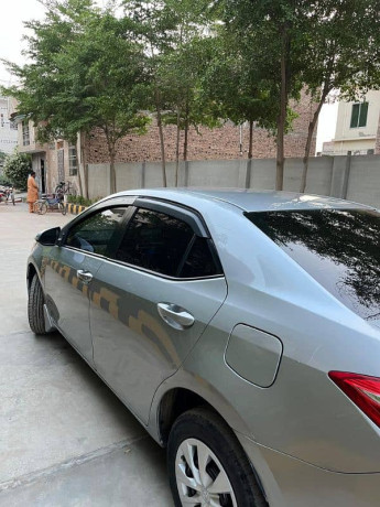 toyota-corolla-gli-automatic-2015-big-3