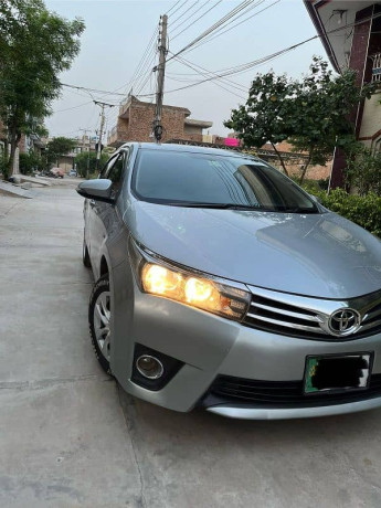toyota-corolla-gli-automatic-2015-big-0