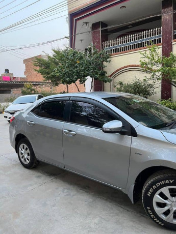 toyota-corolla-gli-automatic-2015-big-4