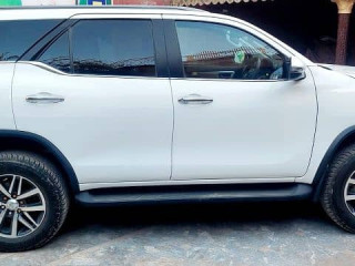 toyota-fortuner-v-2021