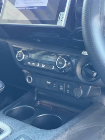 2021-toyota-hilux-revo-v-new-shape-big-13