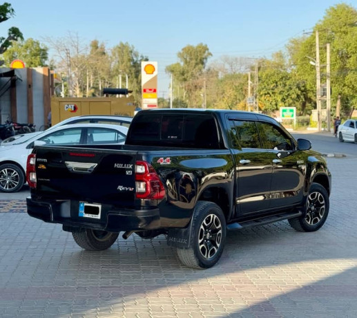 2021-toyota-hilux-revo-v-new-shape-big-7