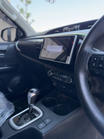 2021-toyota-hilux-revo-v-new-shape-big-10