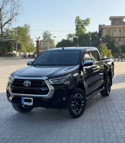 2021-toyota-hilux-revo-v-new-shape-big-3