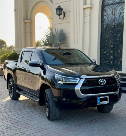 2021-toyota-hilux-revo-v-new-shape-big-0