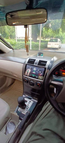 toyota-corolla-altis-2010-big-5