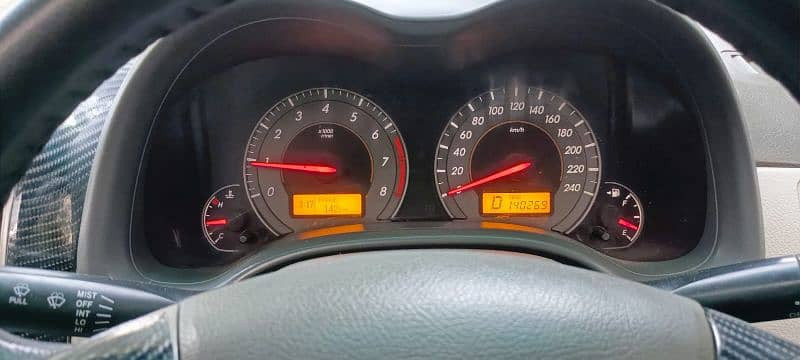 toyota-corolla-altis-2010-big-4