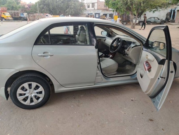 toyota-corolla-gli-2011-big-4
