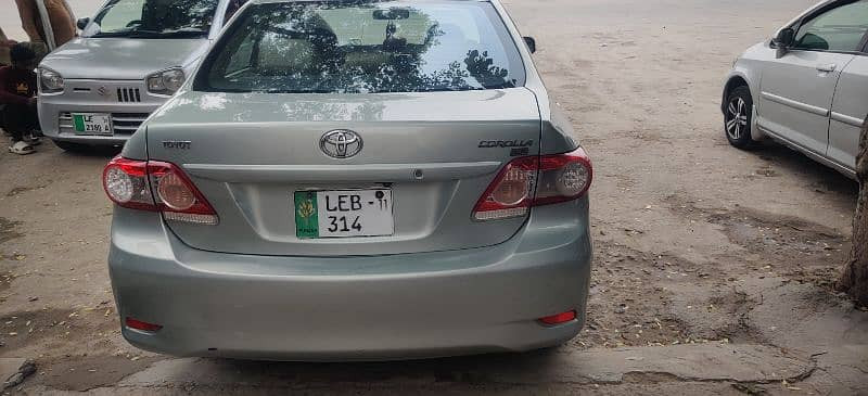 toyota-corolla-gli-2011-big-0