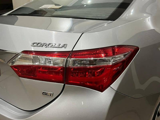 toyota-corolla-gli-2017-big-13