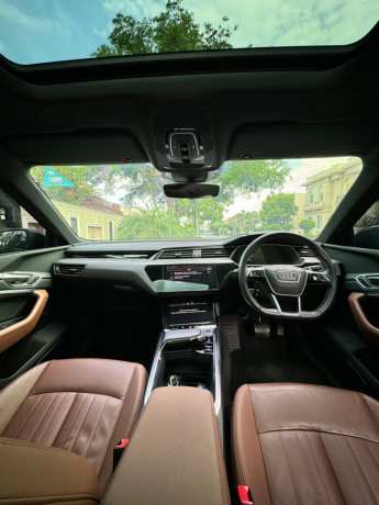 audi-e-tron-big-9