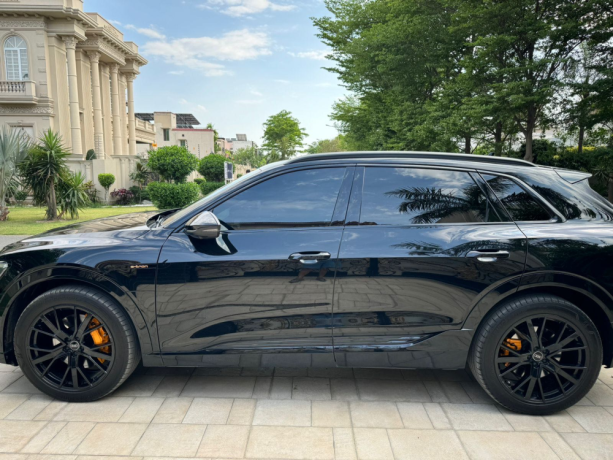 audi-e-tron-big-4