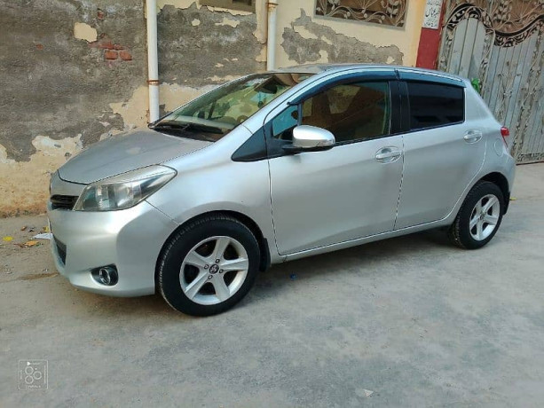 toyota-vitz-2014-big-3