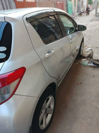 toyota-vitz-2014-big-8