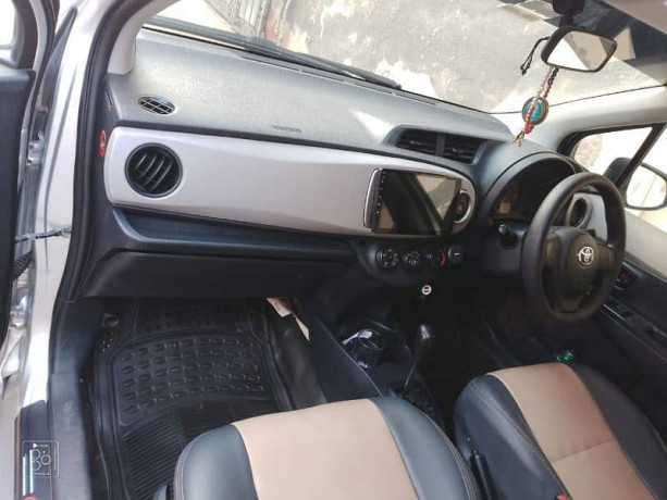 toyota-vitz-2014-big-9