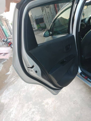 toyota-vitz-2014-big-7