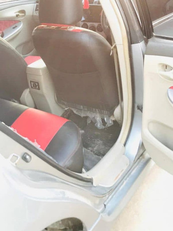 toyota-corolla-gli-2009-big-4