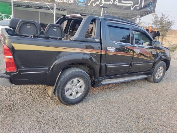 toyota-hilux-2005-big-1