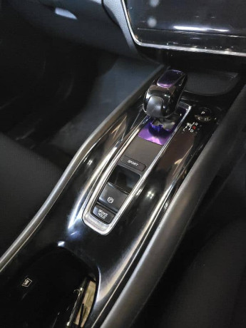 honda-vezel-2014-big-11