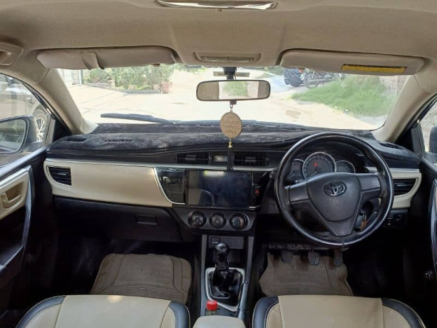 toyota-corolla-xli-2015-big-10