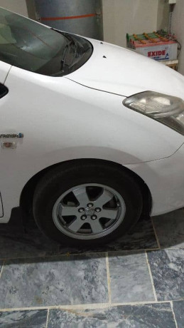 toyota-prius-2010-big-4