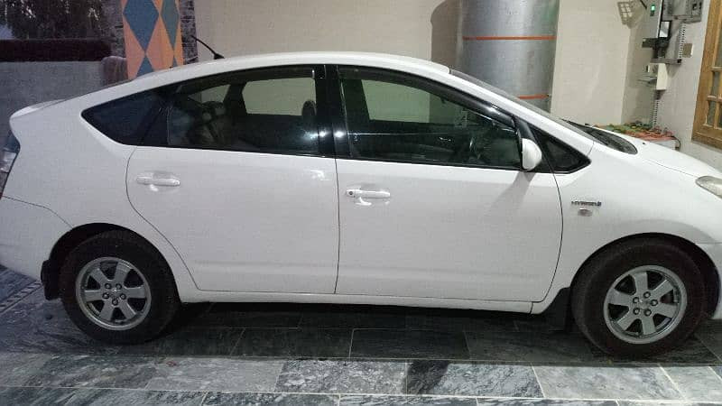 toyota-prius-2010-big-3