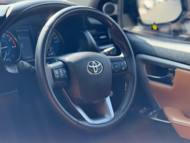 toyota-fortuner-sigma-28-diesel-big-4