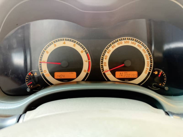 toyota-corolla-altis-18-sr-automatic-big-6