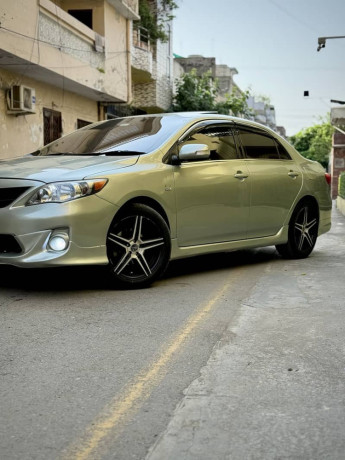 toyota-corolla-altis-18-sr-automatic-big-3
