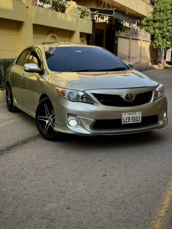 toyota-corolla-altis-18-sr-automatic-big-0