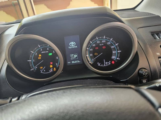 landcruiser-prado-tx-pearl-white-big-18