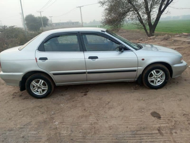 suzuki-baleno-2002-big-9