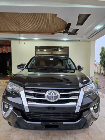 toyota-fortuner-27-v-big-0