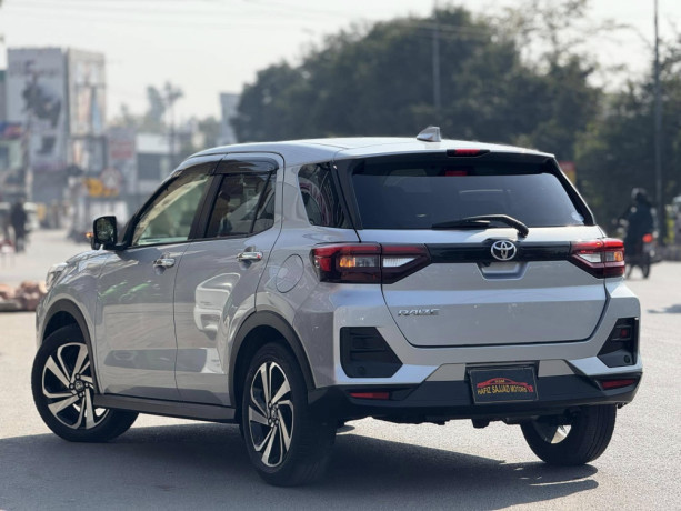 toyota-raize-z-premium-awd-big-9