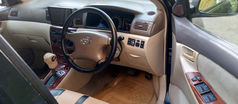toyota-corolla-16-automatic-se-saloon-2005-big-3