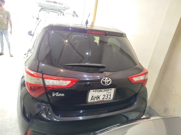 toyota-vitz-2018-model-big-6