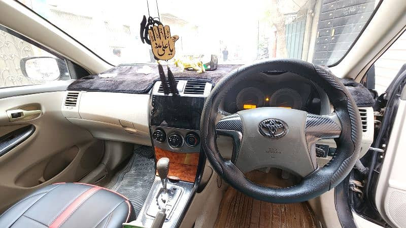 toyota-corolla-altis-2011-big-9