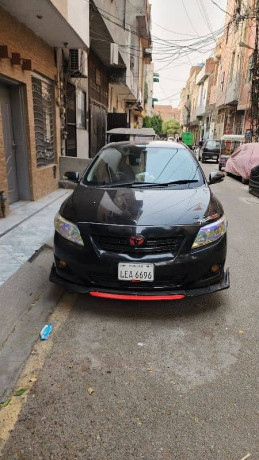 toyota-corolla-altis-2011-big-1