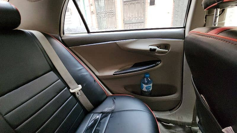 toyota-corolla-altis-2011-big-15