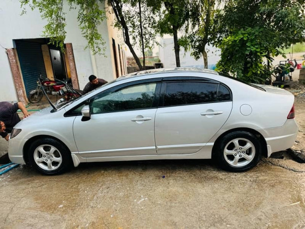 honda-civic-reborn-2011-model-silver-big-2