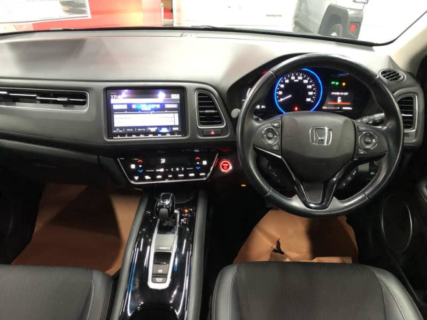 honda-vezel-2018-z-sensing-big-5