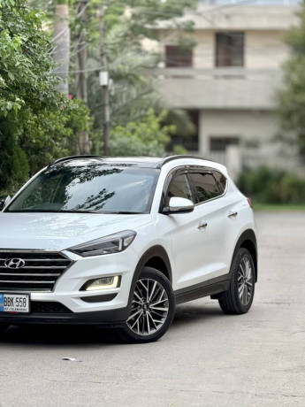 hyundai-tucson-awd-b-to-b-genuine-big-2