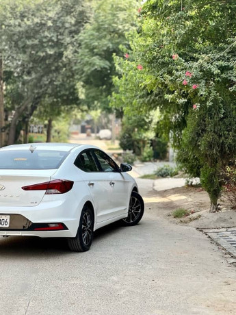 hyundai-elantra-2022-b-to-b-genuine-big-4