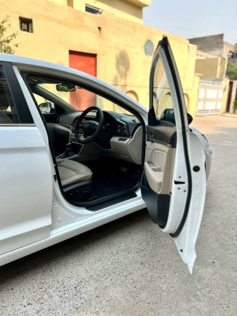 hyundai-elantra-2022-b-to-b-genuine-big-7