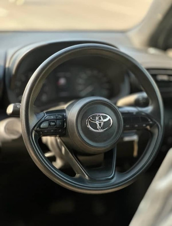 toyota-yaris-20222024-big-5