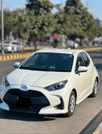 toyota-yaris-20222024-big-1