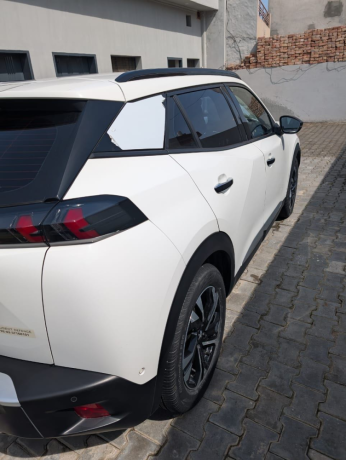 peugeot-2008-allure-2023-big-8
